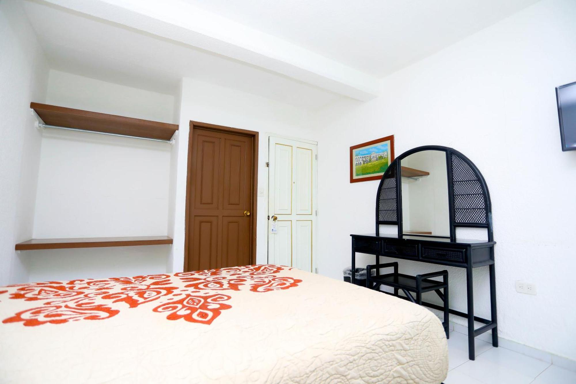 Hotel Maria De Lourdes Cancun Exterior photo