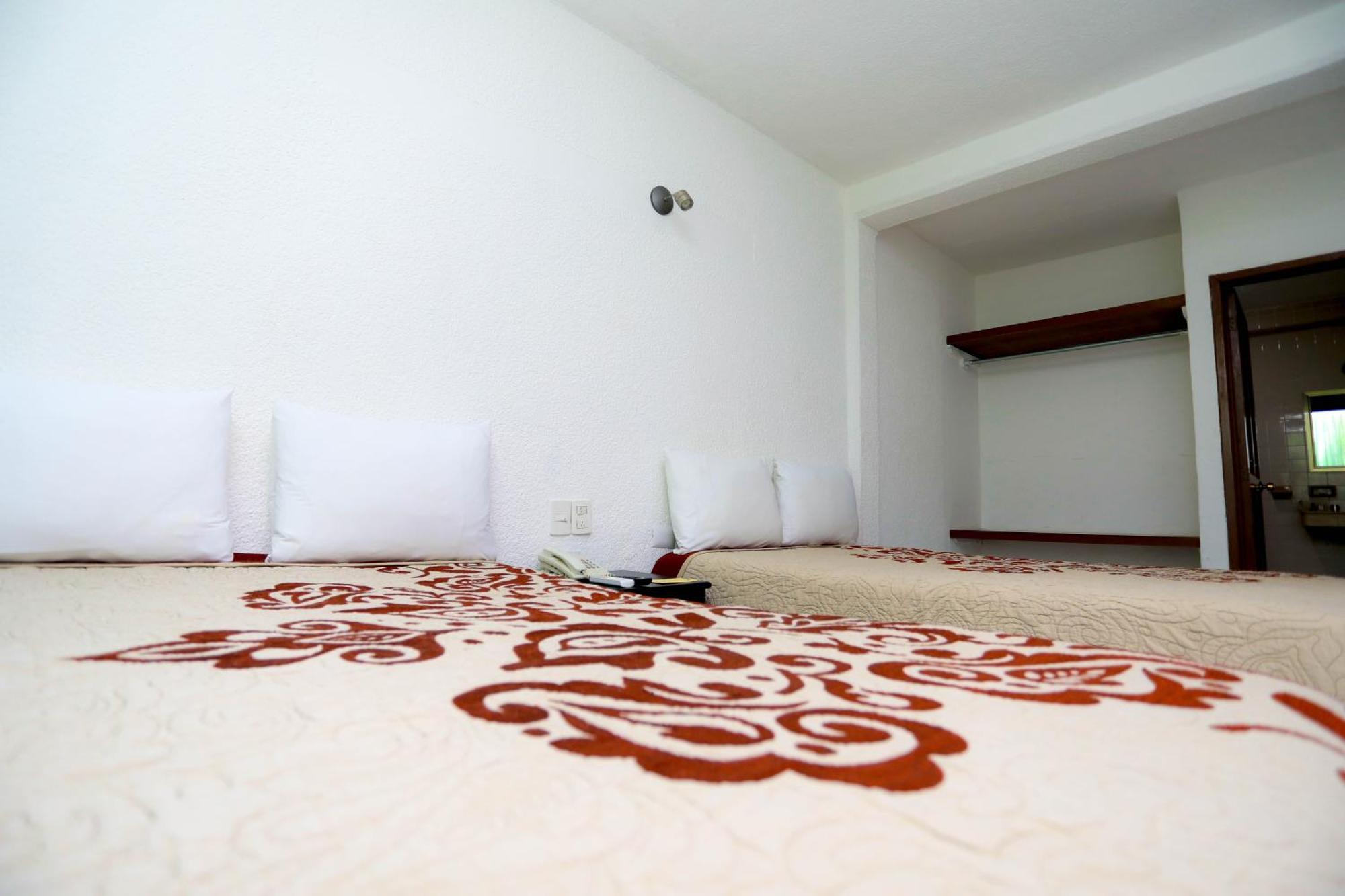 Hotel Maria De Lourdes Cancun Exterior photo