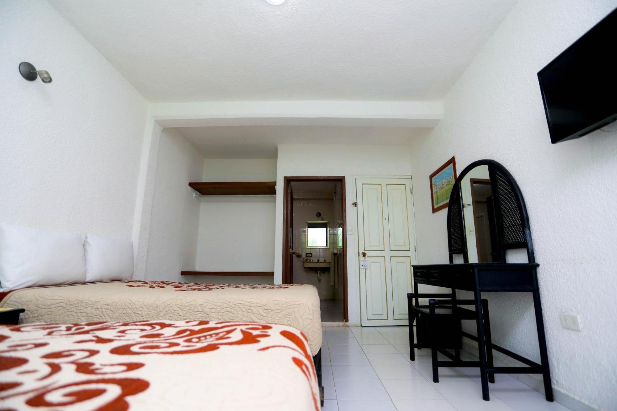 Hotel Maria De Lourdes Cancun Exterior photo